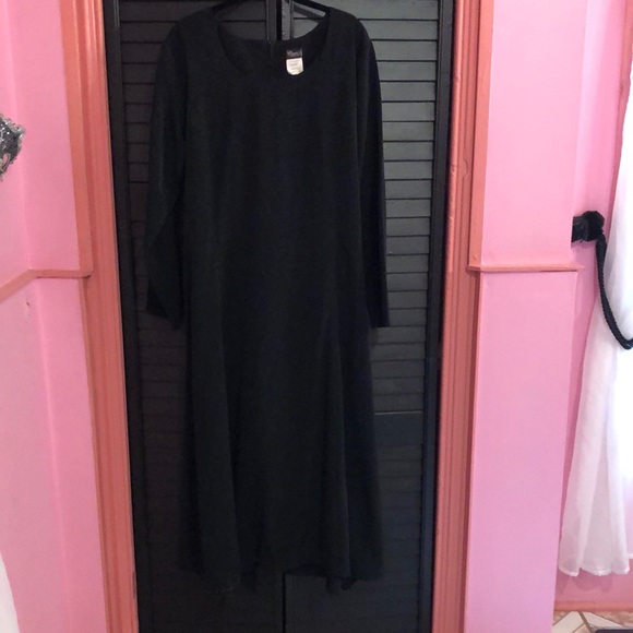 Gown - Picture 1 of 4